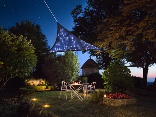 Perel Zonnezeil Met LED-Sterrenhemel Driehoek 3.6x3.6x3.6m - productfoto
