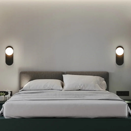 GildedGlimmer - Moderne LED Wandlamp met Glazen Bol