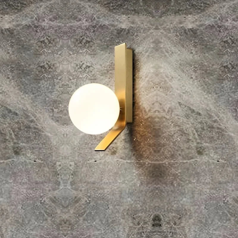 OpulentAura - Wandlamp met Gouden Glazen Bol