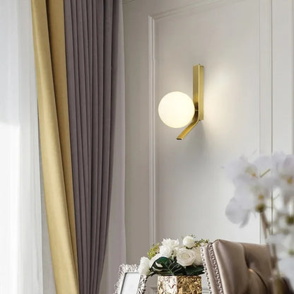 OpulentAura - Wandlamp met Gouden Glazen Bol