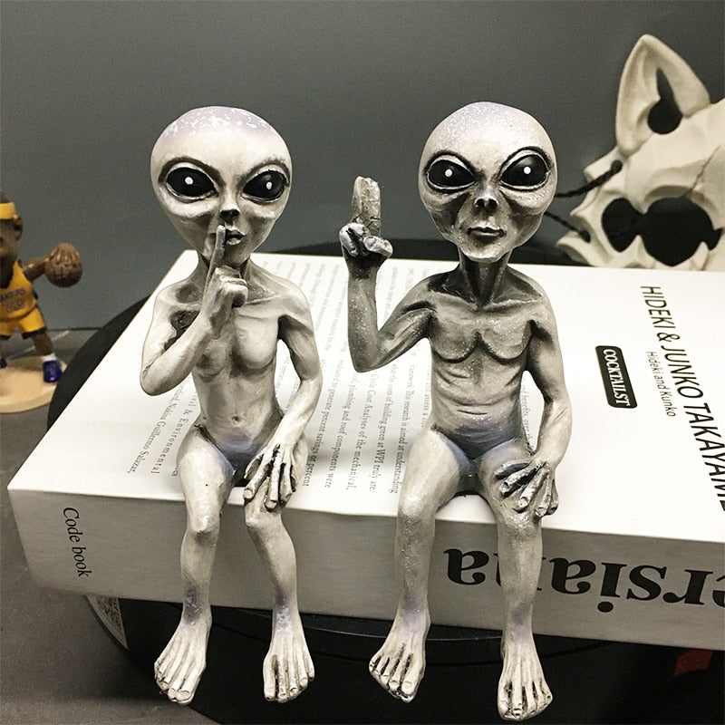 Alien Beeld met UFO – Tuin- en Halloween Decoratie van Kunsthars