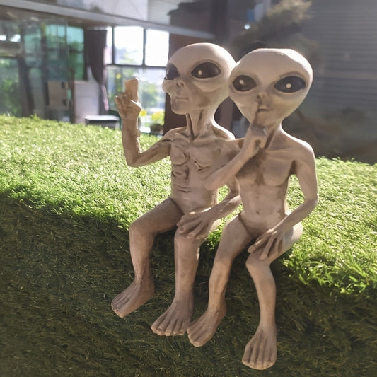 Alien Beeld met UFO – Tuin- en Halloween Decoratie van Kunsthars
