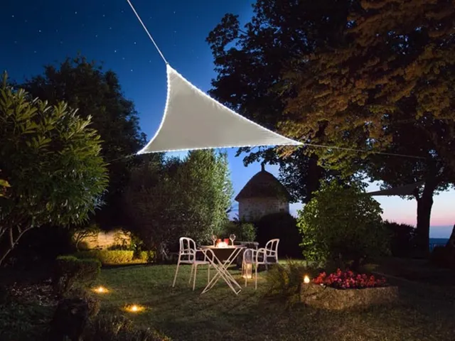 Perel Zonnezeil Met LED-Randverlichting Driehoek 3.6x3.6x3.6m - productfoto