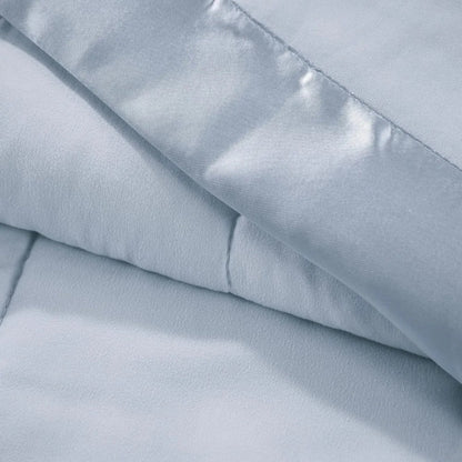 Bedsprei in Prospect Blauw – Lichtgewicht Donsalternatief met Satijnen Rand